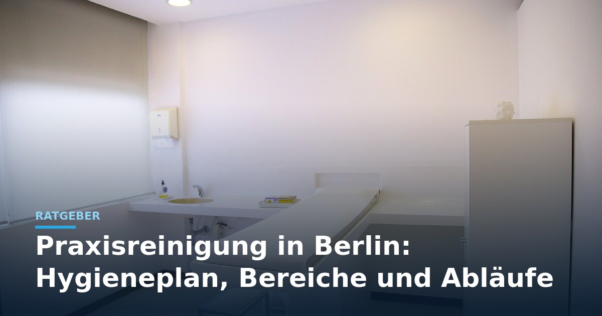 Praxisreinigung Berlin – Titelbild mit hellem Behandlungsraum und Ratgeber-Schriftzug zu Hygieneplan und Abläufen