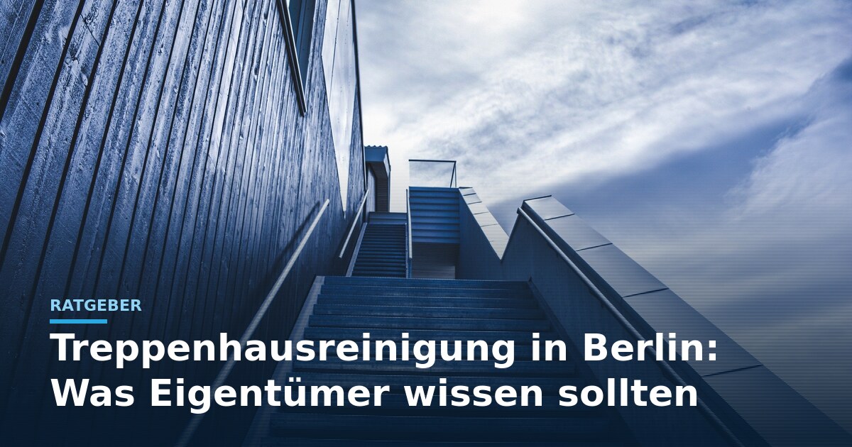 Sauberes Treppenhaus in einem Berliner Mehrfamilienhaus nach professioneller Treppenhausreinigung